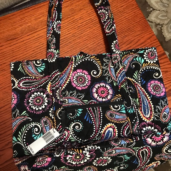 Vera Bradley Handbags - NWT never worn Vera Bradley